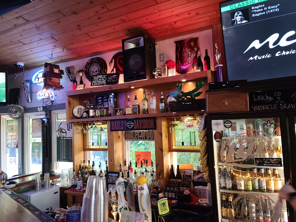 Hollywoods Roadhouse Bar & Grill | W332 N6629 County Trunk Hwy C, Nashotah, WI 53058, USA | Phone: (262) 727-7127