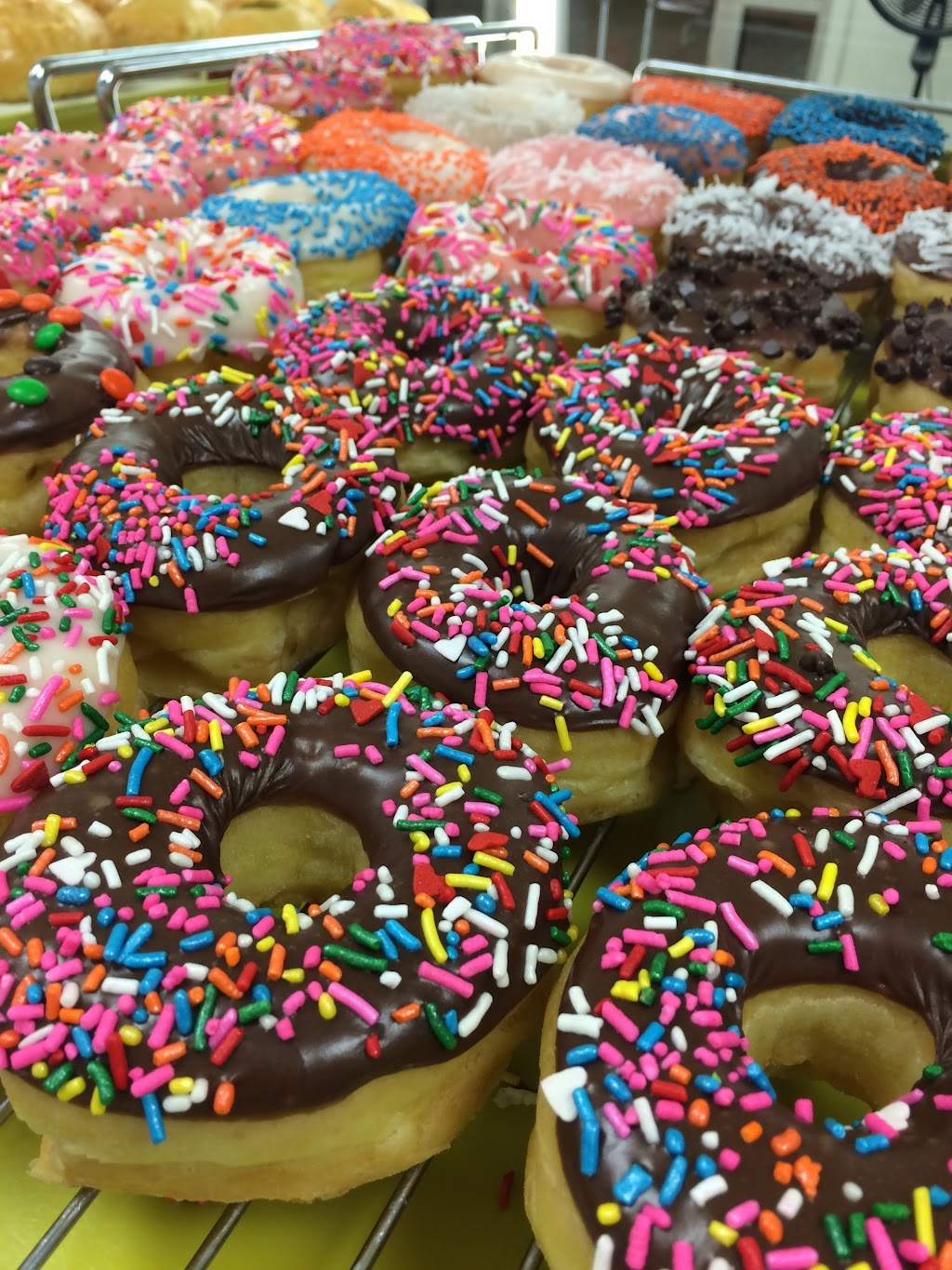 King Donuts | 584 N College St, Harrodsburg, KY 40330, USA | Phone: (859) 265-5009