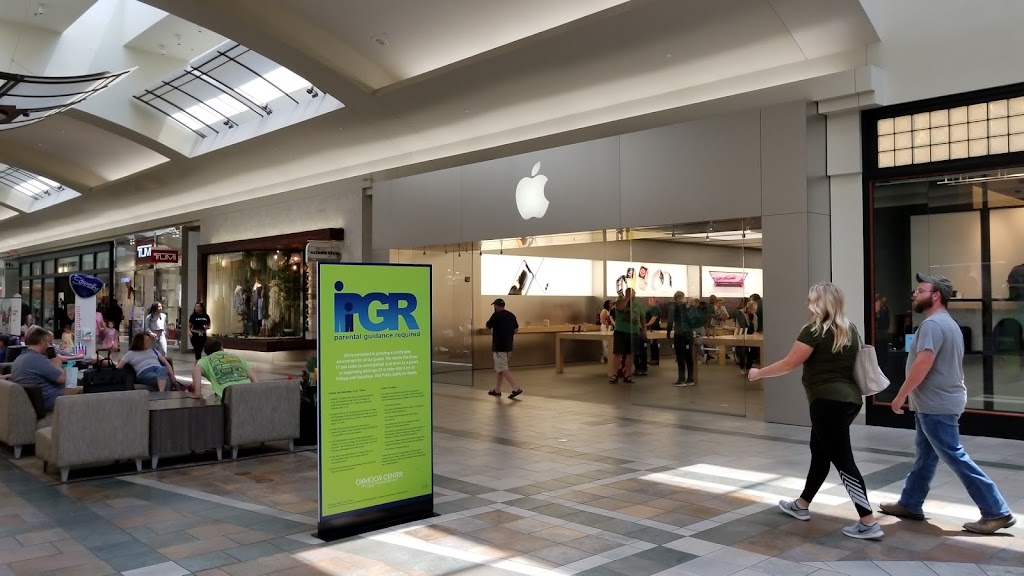 Apple Oxmoor | 7900 Shelbyville Rd, Louisville, KY 40222, USA | Phone: (502) 326-2840