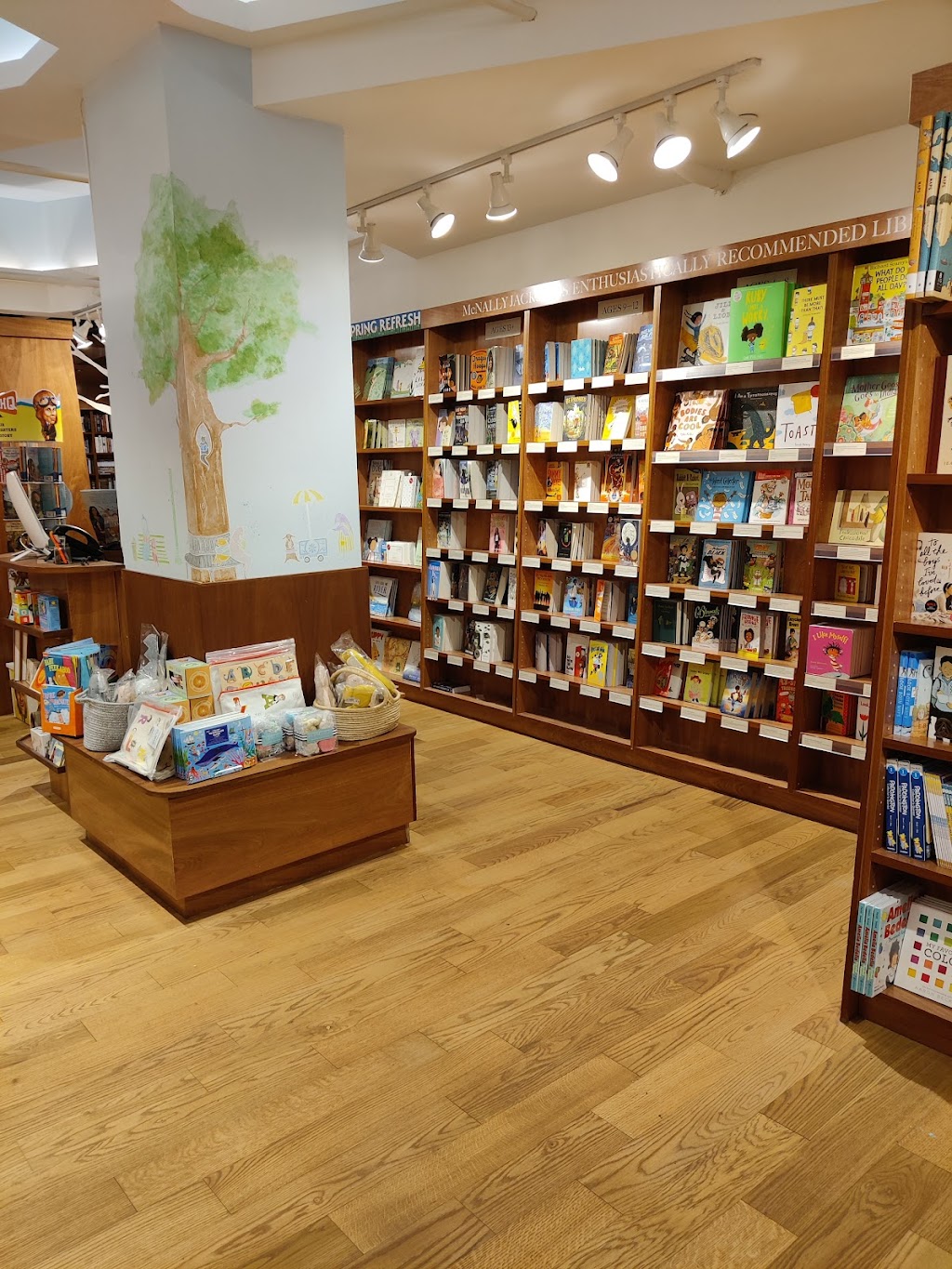 McNally Jackson Books Seaport | 4 Fulton St, New York, NY 10038, USA | Phone: (646) 964-4232