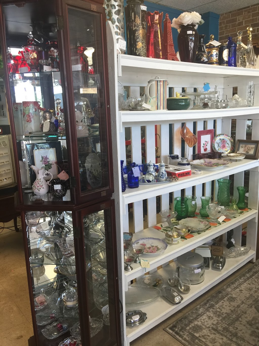 Vintage Roads Antique and Vintage Mall | 537 S Morgan St, Granbury, TX 76048, USA | Phone: (682) 936-4904