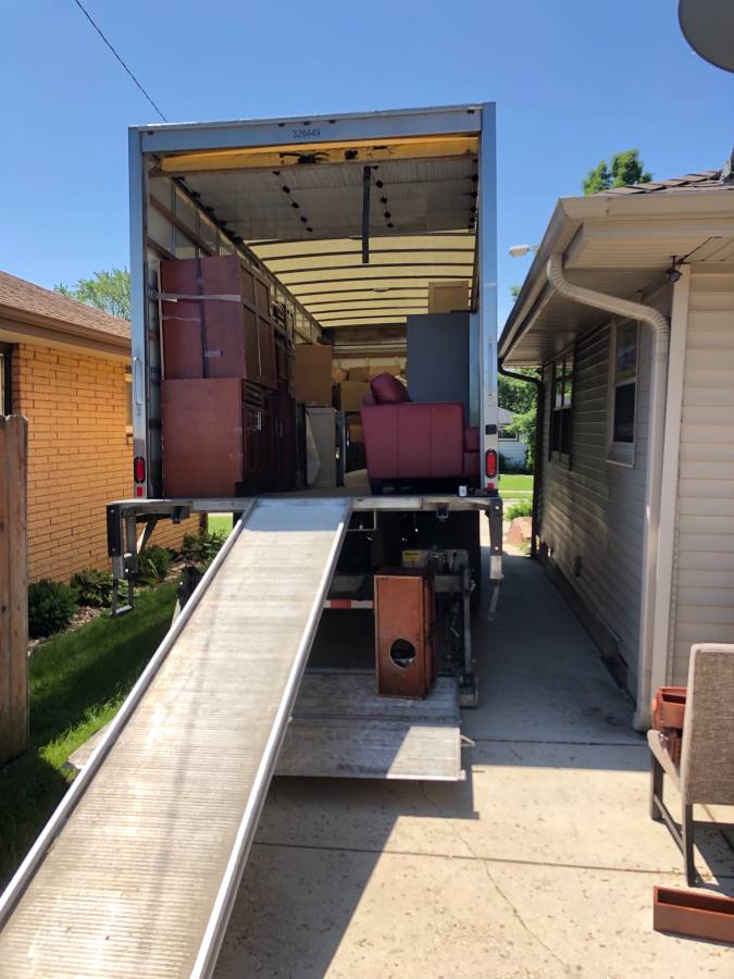 Metro Milwaukee Movers | 19000 W Lincoln Ave #3, New Berlin, WI 53146, USA | Phone: (262) 227-6452