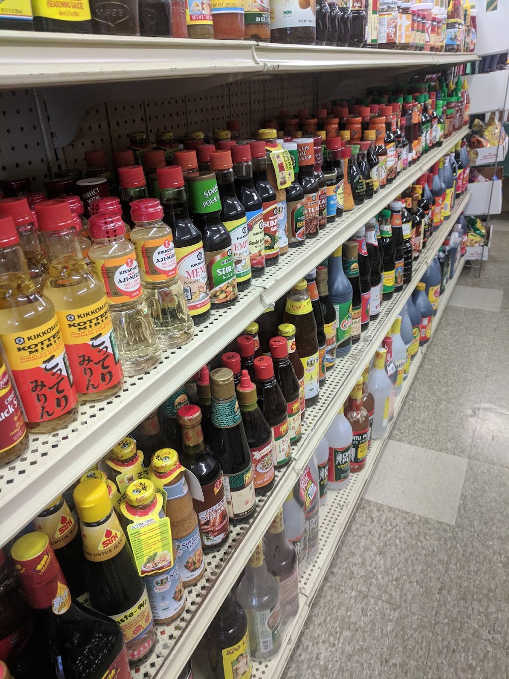 El C Minimart | 190 Cleveland St, Elyria, OH 44035, USA | Phone: (440) 323-5740