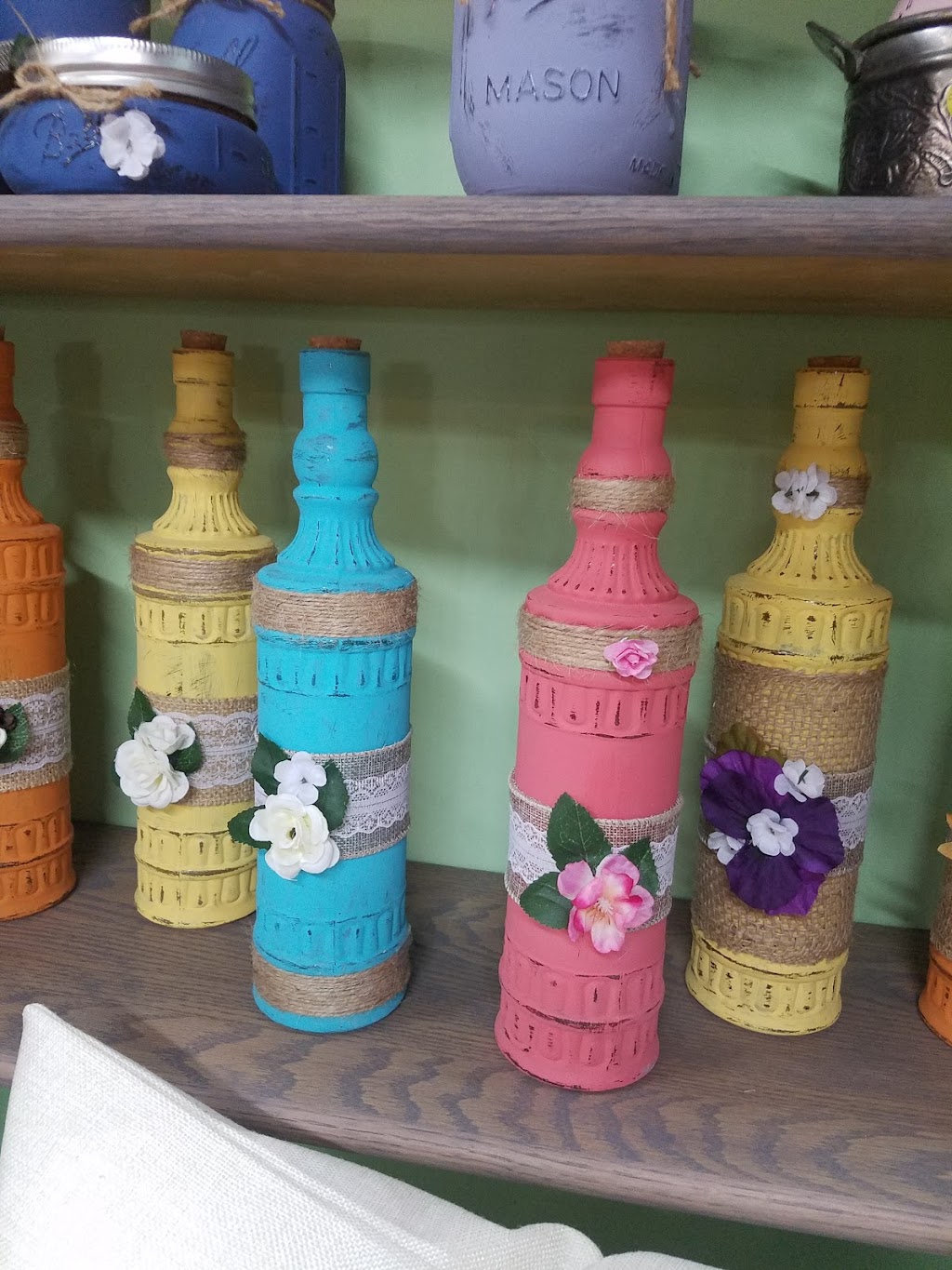 Magnolia Bells Farmhouse | 614 Pecan Park Road Booth C65, Jacksonville, FL 32218, USA | Phone: (912) 286-6811