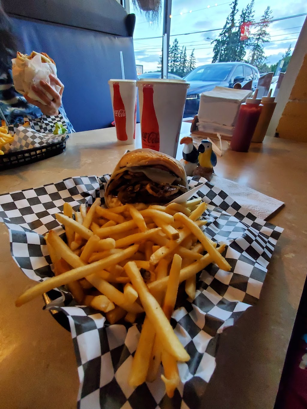 The Grub Hut | 11130 NE State Hwy 104, Kingston, WA 98346, USA | Phone: (360) 881-0147