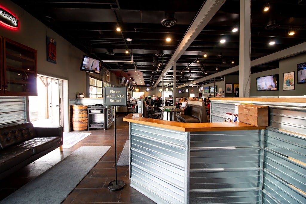 Lone Oak Bar and Grill | 3010 Eagandale Pl, Eagan, MN 55121, USA | Phone: (651) 789-2081