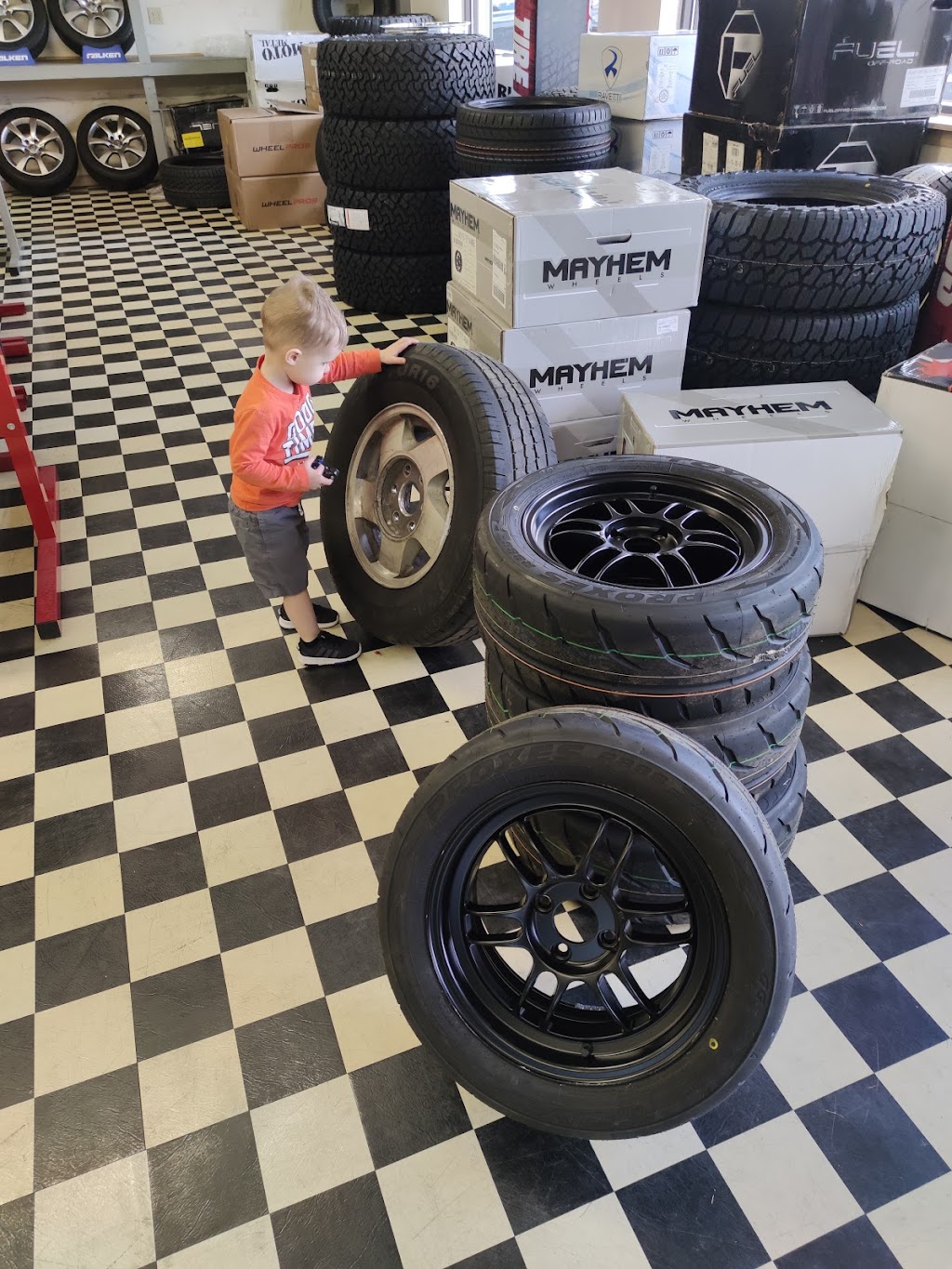 Willie & Mels Custom Wheels | 1863 S Dixie Blvd, Radcliff, KY 40160, USA | Phone: (270) 351-4202