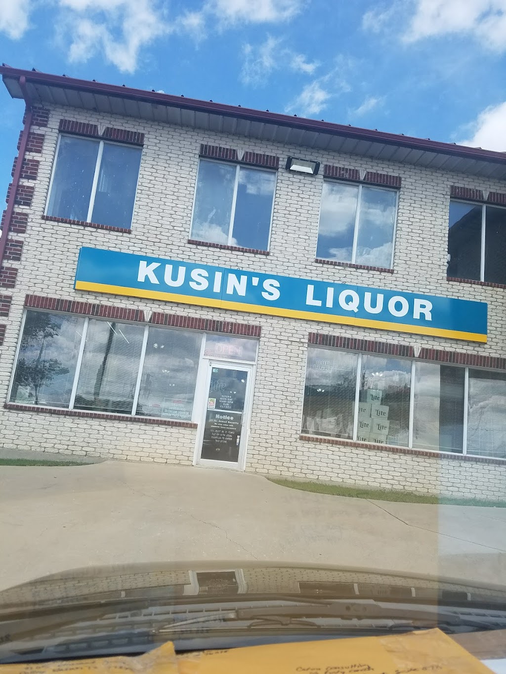 Kusins Liquor | 101 Illinois St, Rhome, TX 76078, USA | Phone: (817) 636-2515