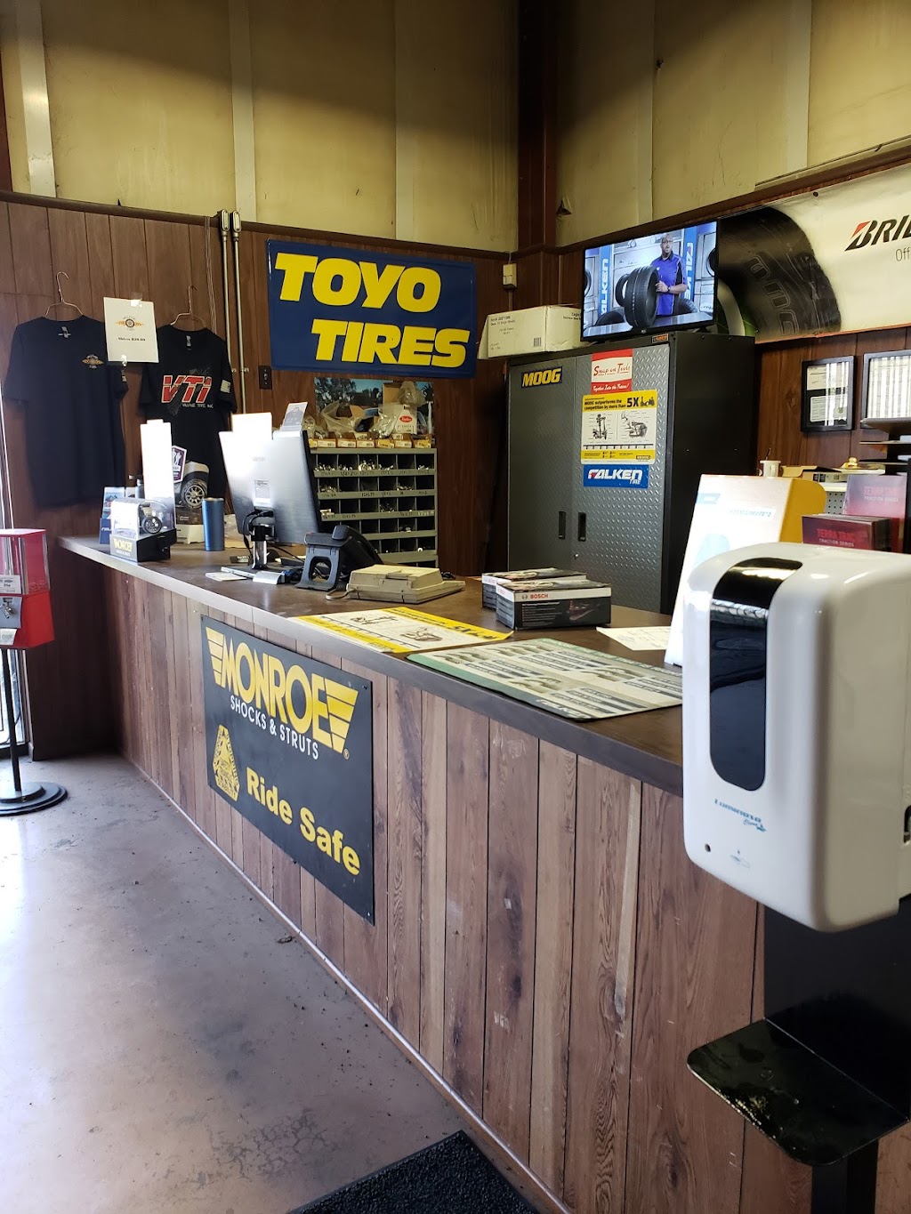 Village Tire Inc. | 2031 Simpson St, Kingsburg, CA 93631, USA | Phone: (559) 897-5129