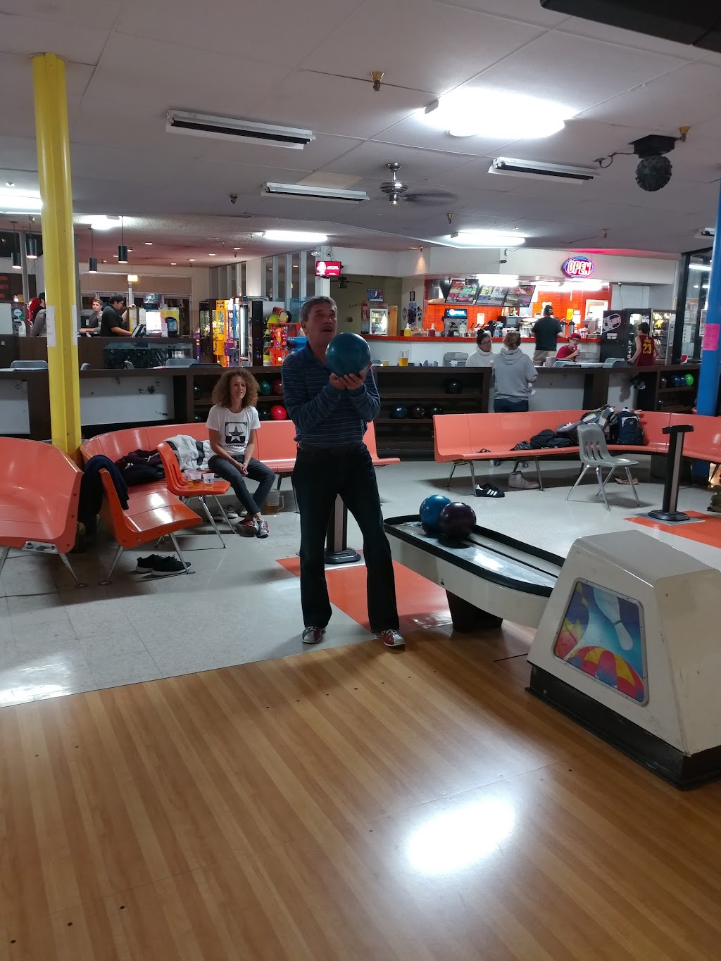 Clayton Valley Bowl | 5300 Clayton Rd, Concord, CA 94521, USA | Phone: (925) 689-4631