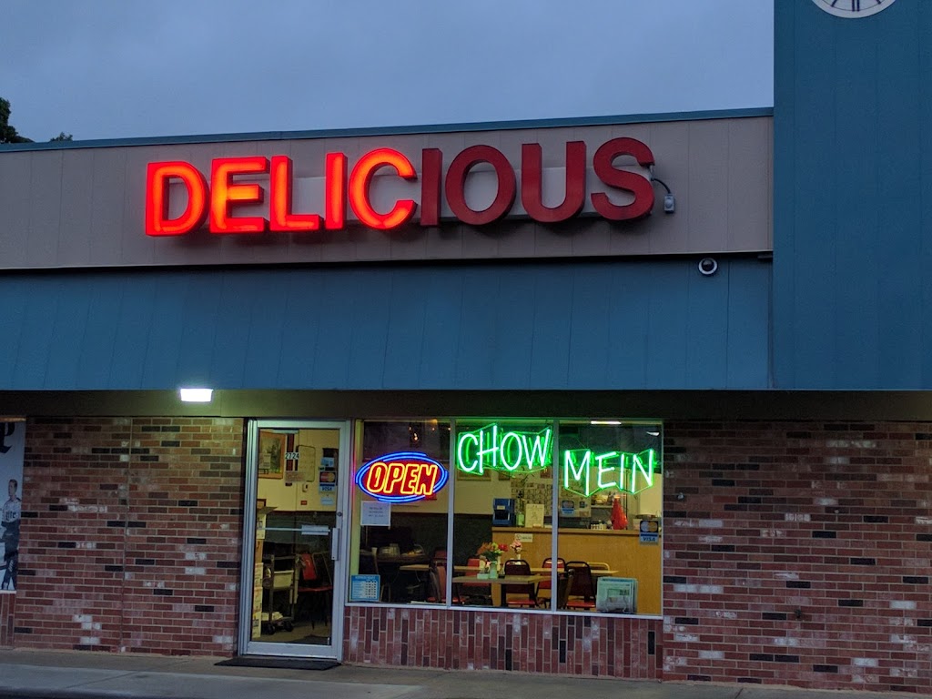 Delicious Chow Mein | 2724 Douglas Dr N #3358, Crystal, MN 55422, USA | Phone: (763) 546-8145