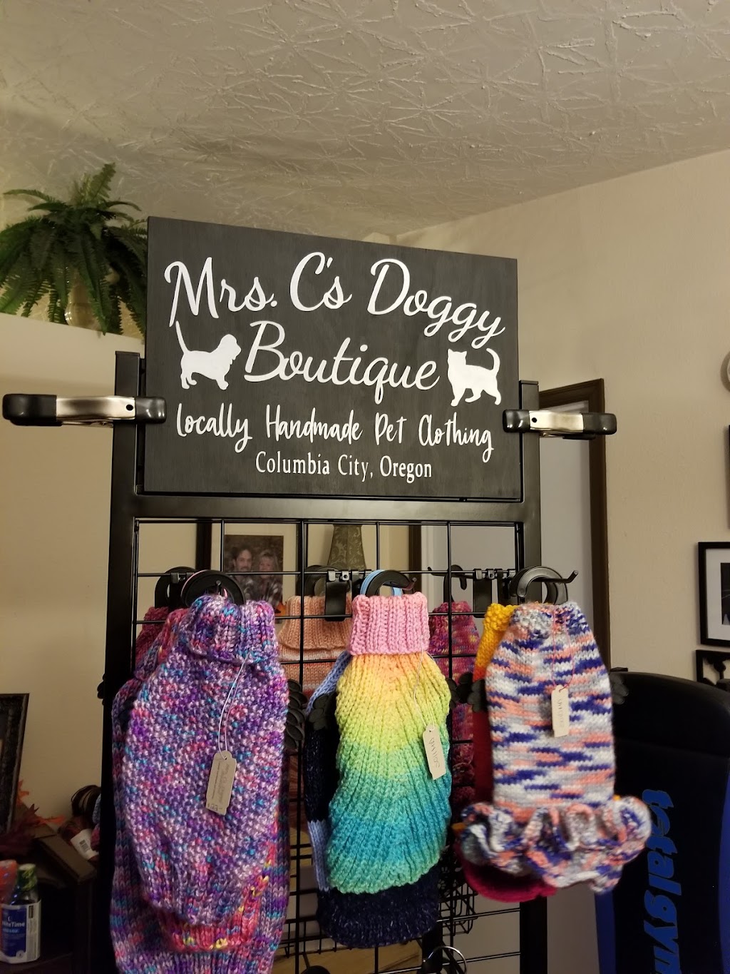 Mrs. Cs Doggy Boutique | 375 Metlako Way #13, Columbia City, OR 97018, USA | Phone: (503) 396-1391