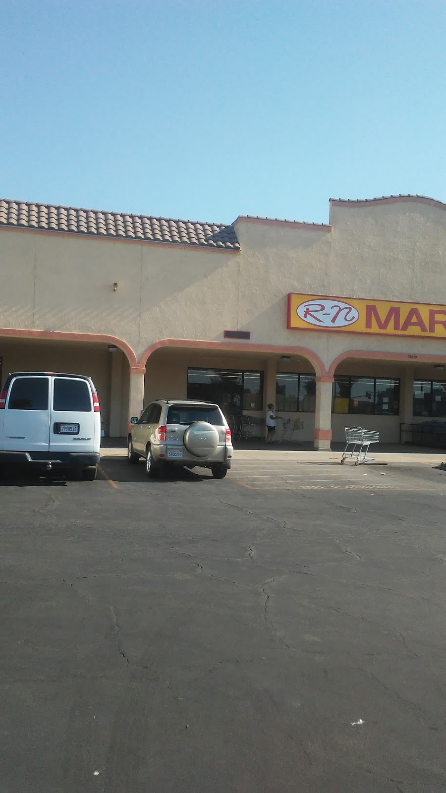 R-N Market | 13639 Manning Ave, Parlier, CA 93648, USA | Phone: (559) 646-9222