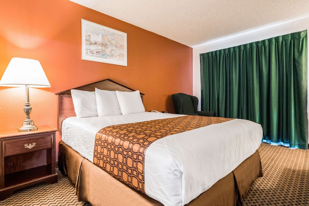 Rodeway Inn Enumclaw Mount Rainer-Crystal Mountain Area | 1334 Roosevelt Ave E, Enumclaw, WA 98022, USA | Phone: (360) 825-1626