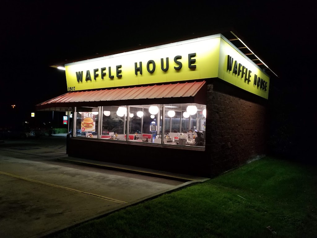 Waffle House | 1507 N Beckley Ave, DeSoto, TX 75115, USA | Phone: (972) 228-3855