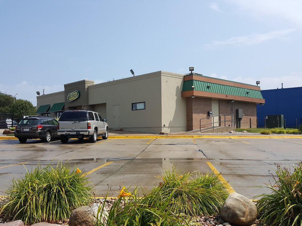 Runza Restaurant | 13535 Q St, Omaha, NE 68137, USA | Phone: (402) 895-0803