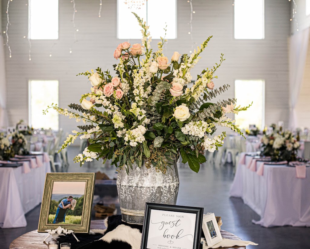 Loras Flowers & Tuxedos | 213 N Main St, Muenster, TX 76252, USA | Phone: (940) 759-4080