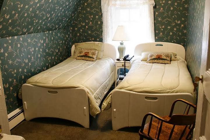 Coolidge Corner Guest House | 17 Littell Rd, Brookline, MA 02446 | Phone: (617) 734-4041