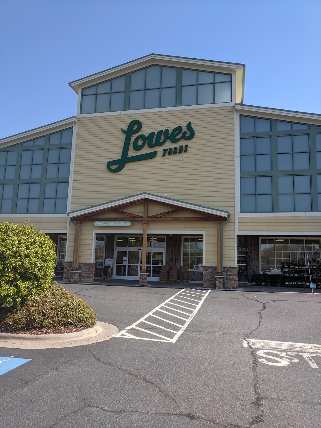 Lowes Foods of Bermuda Run | Hwy 801 North, Suite 258, Bermuda Run, NC 27006, USA | Phone: (336) 940-4103