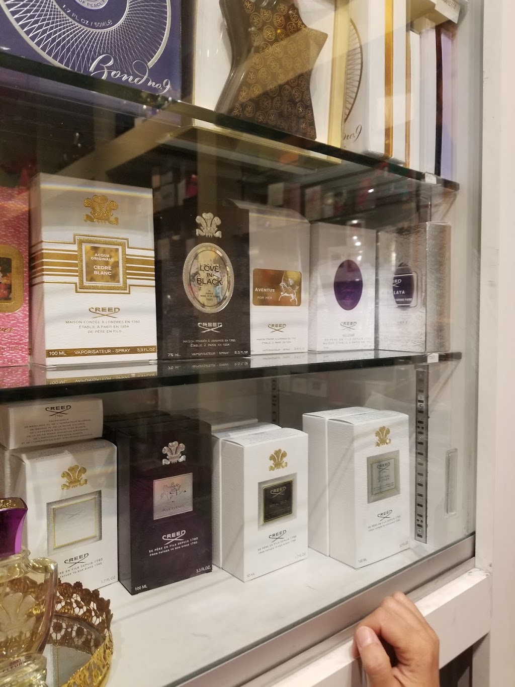 Les Parfums Specialties - Woodland Hills Mall - Upper Level | 7021 S Memorial Dr, Tulsa, OK 74133, USA | Phone: (918) 720-4493