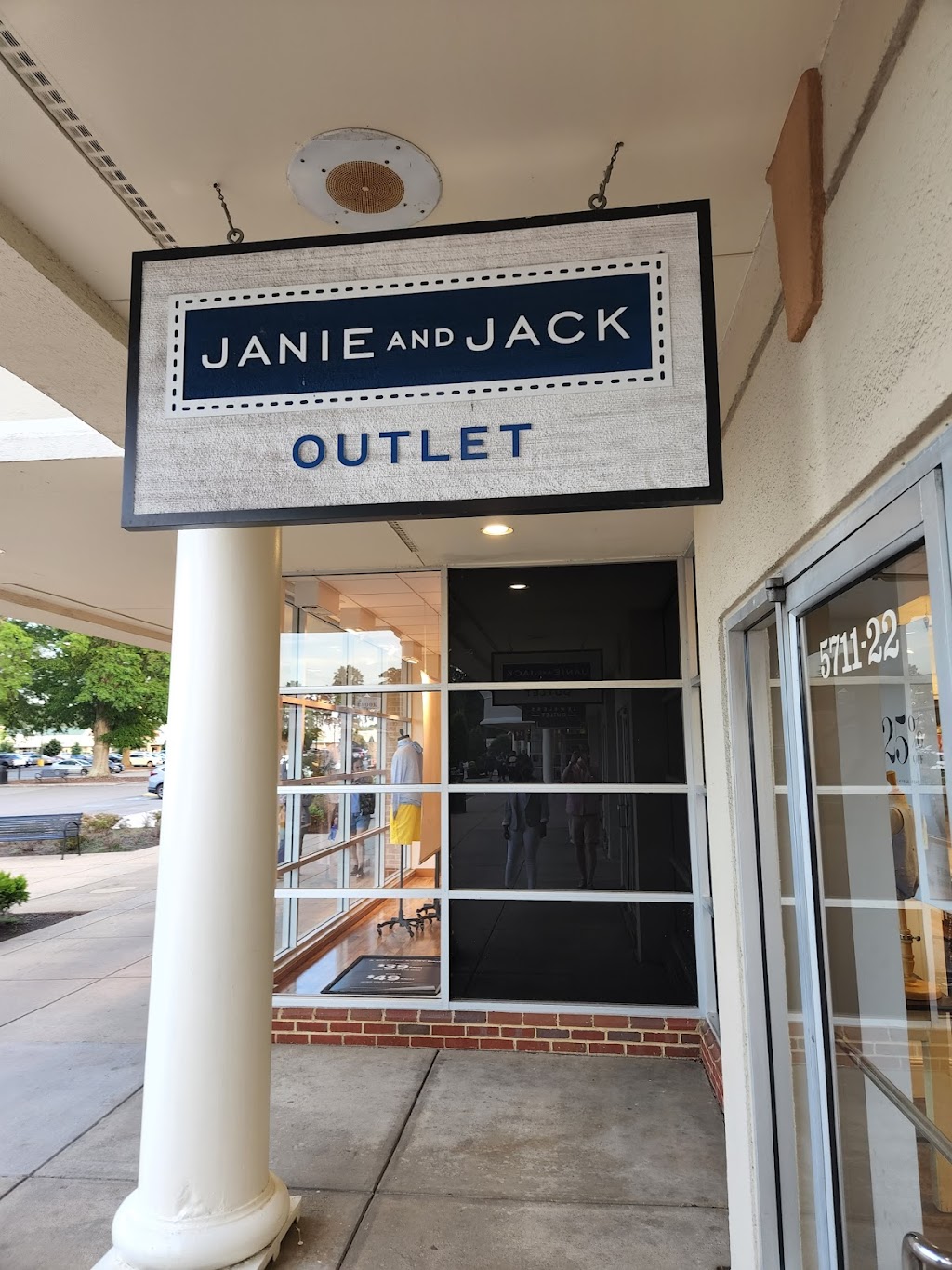 Janie and Jack | 5711 Richmond Rd, Williamsburg, VA 23188, USA | Phone: (757) 565-2097