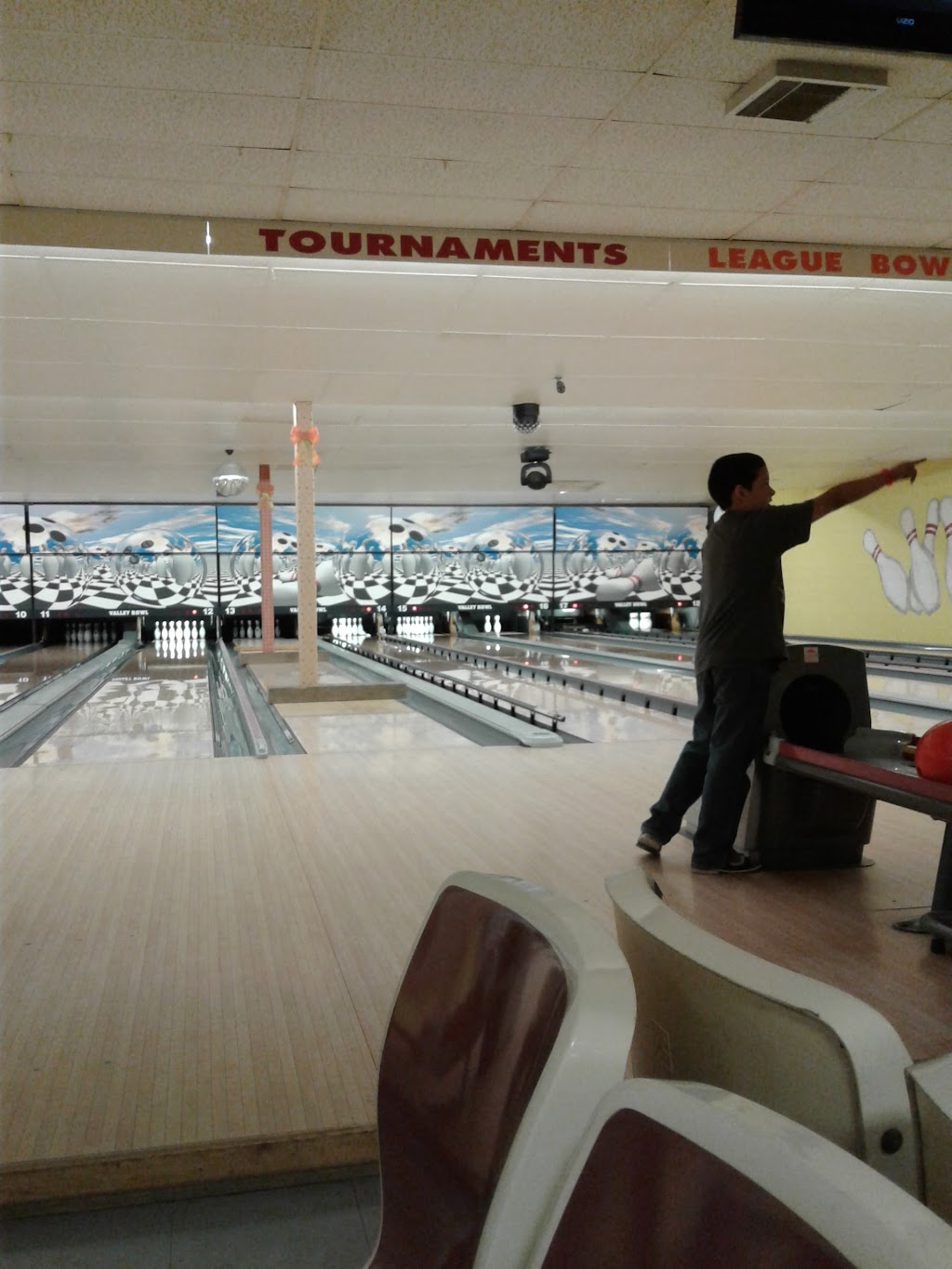 Valley Bowl | 12829 CA-145, Madera, CA 93637, USA | Phone: (559) 674-0951