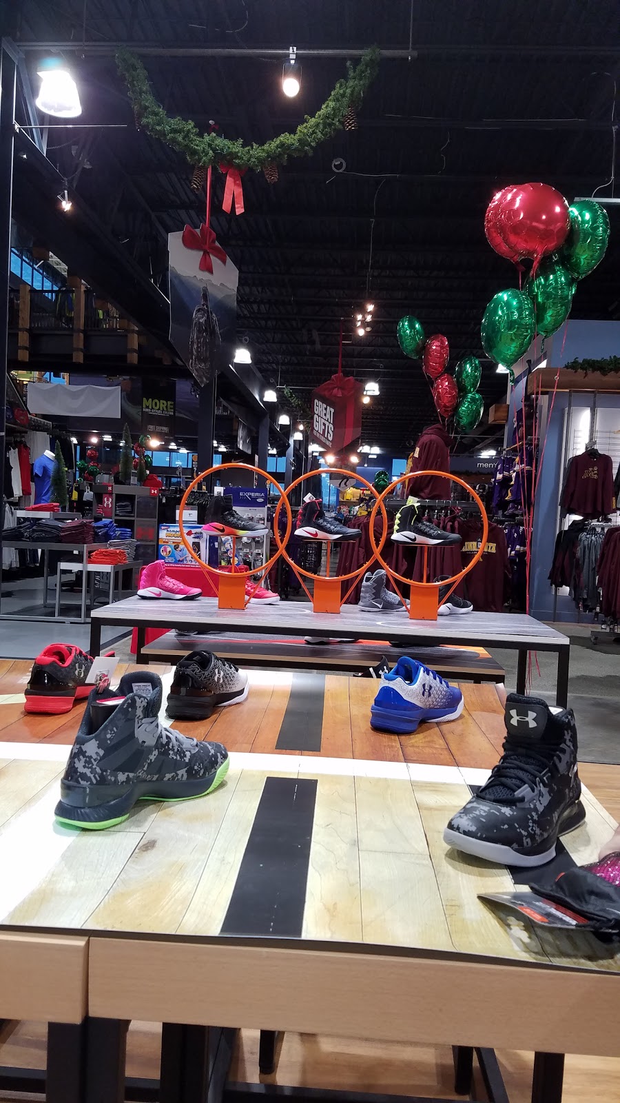 DICKS Sporting Goods | 1700 W 78th St, Richfield, MN 55423, USA | Phone: (612) 869-0200