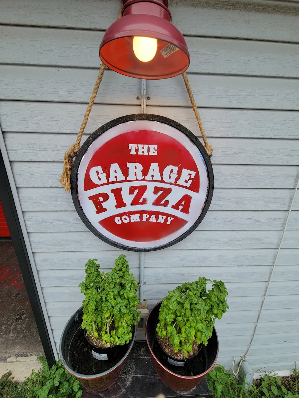 Garage Pizza | 1282 York Rd, Niagara-on-the-Lake, ON L0S 1J0, Canada | Phone: (289) 501-2772