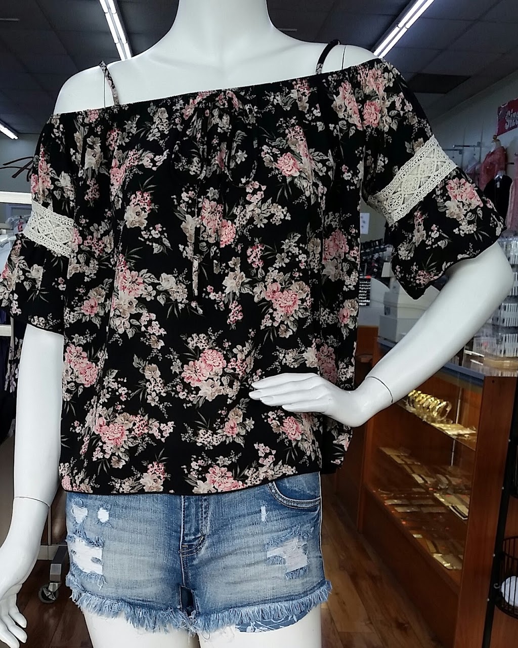 Hannahs Fashion | 4050 Madison St, Riverside, CA 92504, USA | Phone: (951) 687-2222