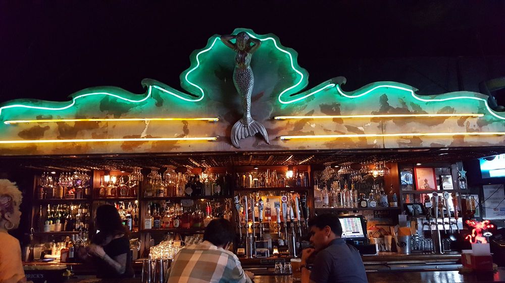 The Little Bar | 757 S S La Brea Ave, Los Angeles, CA 90036, USA | Phone: (323) 433-4044