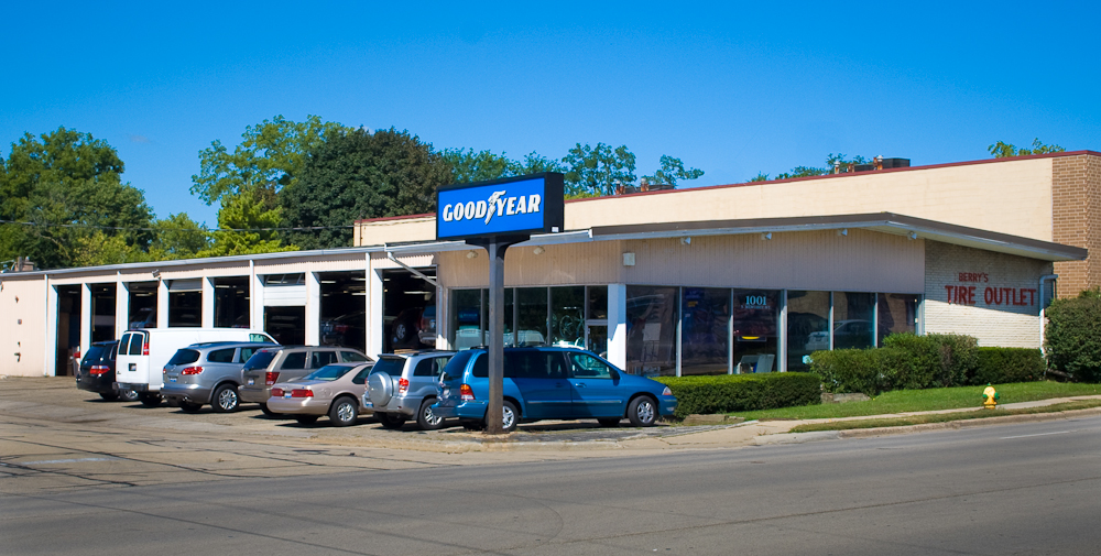 Berry Tire & Auto | 1001 N Milwaukee Ave, Libertyville, IL 60048, USA | Phone: (847) 362-4110