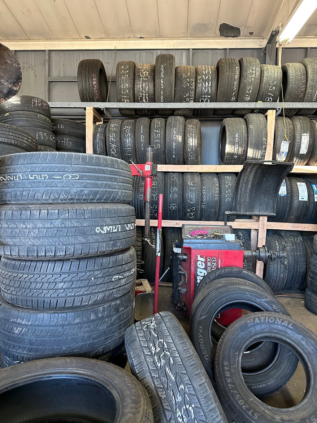 KINGS4 Tires | 11660 Bartlett Ave, Adelanto, CA 92301, USA | Phone: (760) 523-1310