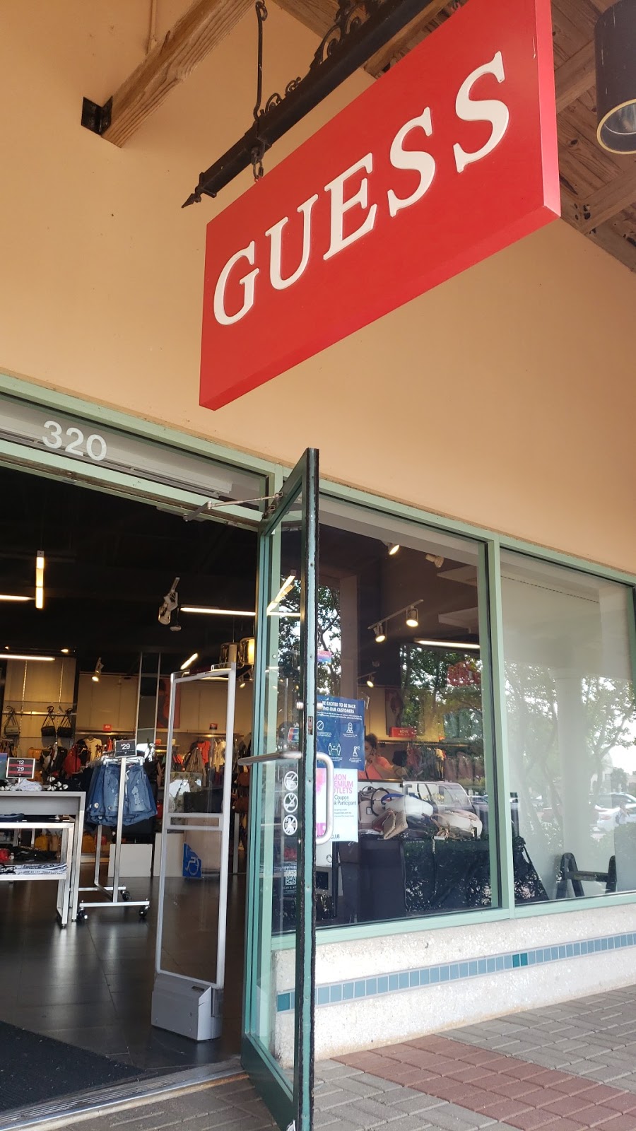 GUESS Factory | 3939 I-35 #320, San Marcos, TX 78666, USA | Phone: (512) 213-4055