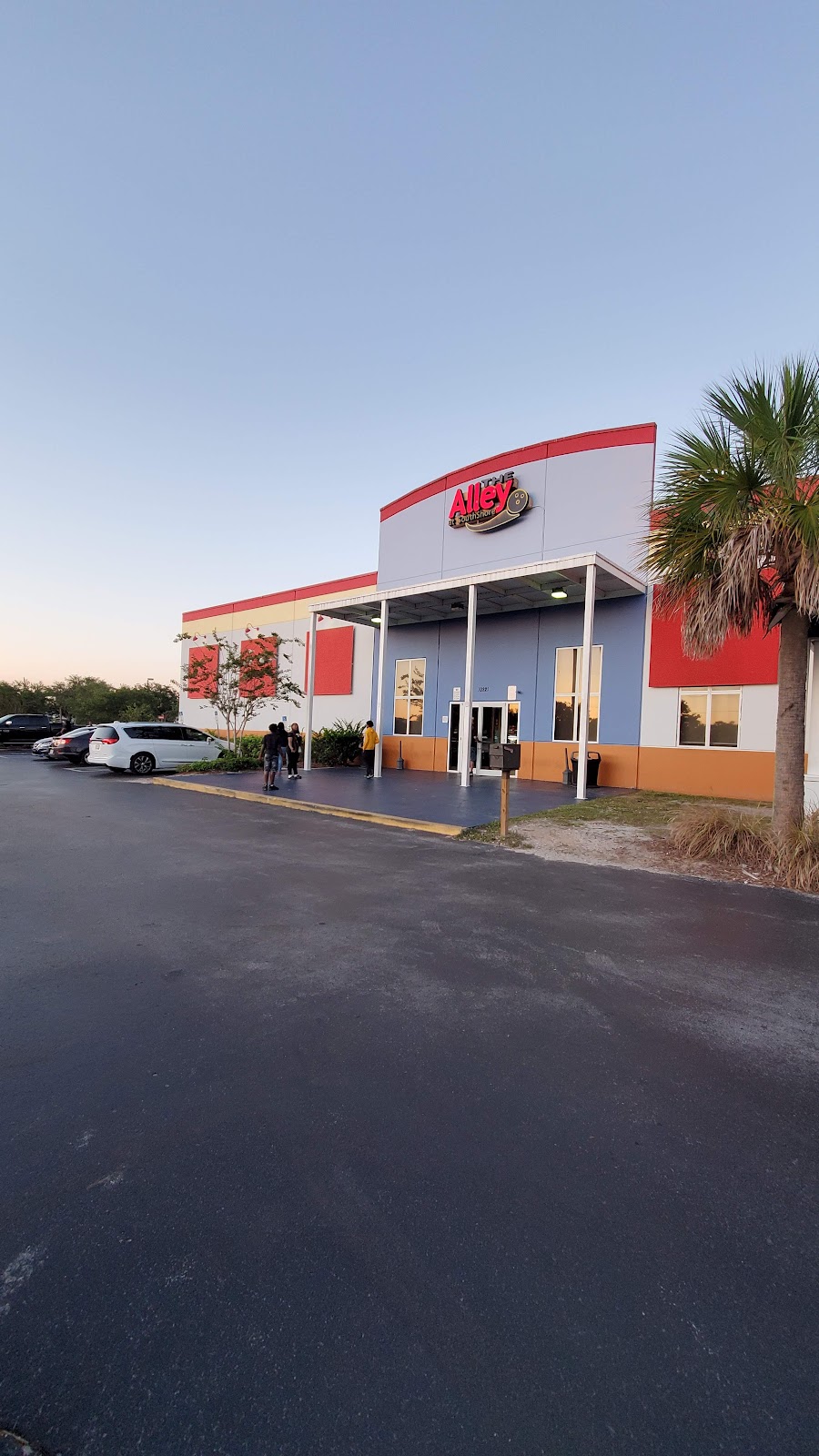 The Alley at Southshore | 10221 Big Bend Rd, Riverview, FL 33578 | Phone: (813) 672-8353