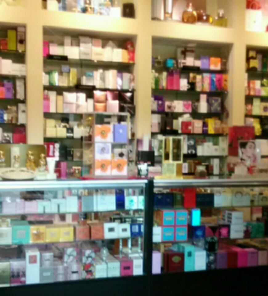 Les Parfums Specialties - Woodland Hills Mall - Upper Level | 7021 S Memorial Dr, Tulsa, OK 74133, USA | Phone: (918) 720-4493