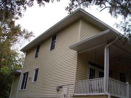 Seamless Rain Gutters / Aluminum Contractor | 7169 Red Oak Loop, New Port Richey, FL 34654, USA | Phone: (727) 236-6492