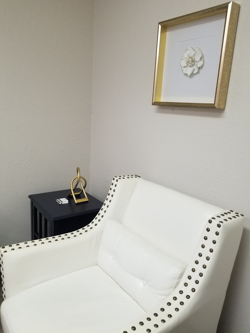 Flowing in Harmoni Spa LLC | 301 Frontage Rd, Clermont, FL 34711, USA | Phone: (407) 286-9103