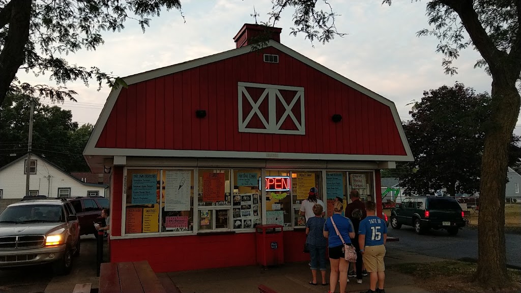 Taylor Queen Ice Cream Shop | 25650 Ecorse Rd, Taylor, MI 48180, USA | Phone: (734) 776-9999