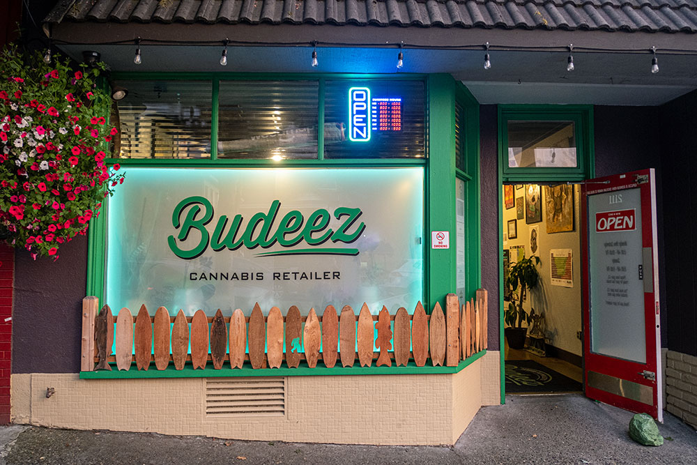 Budeez | 2111 E 11th St, Bremerton, WA 98310, USA | Phone: (360) 627-7674