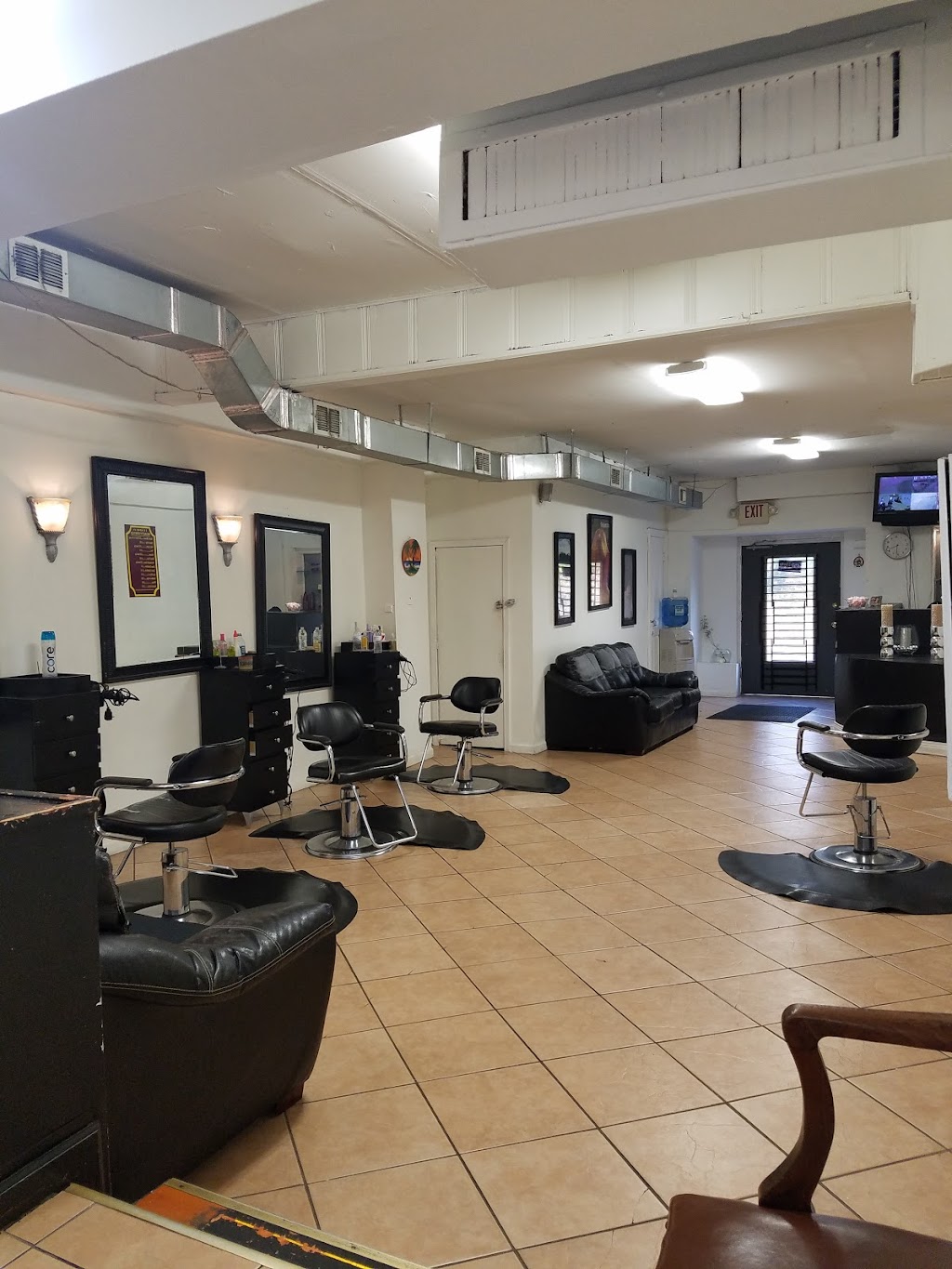 Dominican Hair Salon | 2403 N Hilton St, Baltimore, MD 21216, USA | Phone: (410) 462-1919