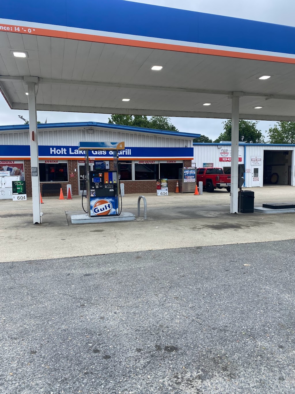 Holt Lake Gas And Grill | 4056 U.S. Hwy 301 S, Four Oaks, NC 27524, USA | Phone: (919) 934-0107