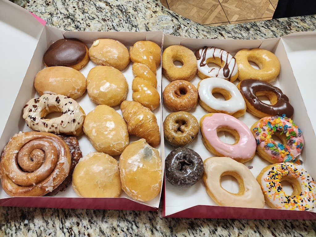 Hole In One Donuts | 923 Lithia Pinecrest Rd, Brandon, FL 33511, USA | Phone: (813) 409-3550