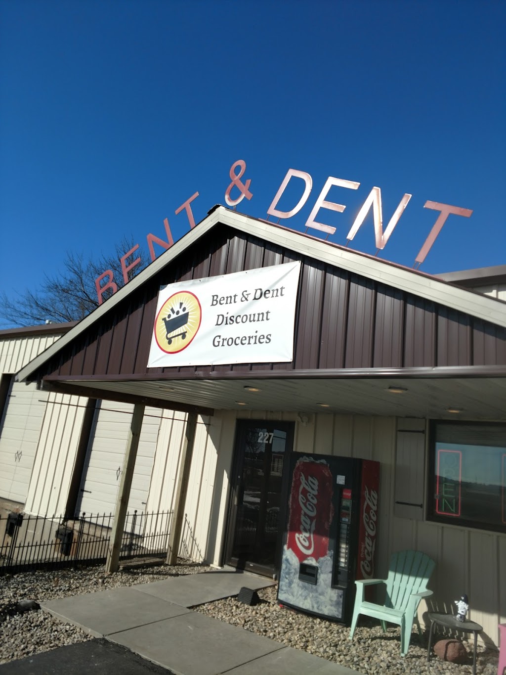 B & B Bent and Dent Groceries | 227 US-51, Arlington, WI 53911, USA | Phone: (608) 635-2760