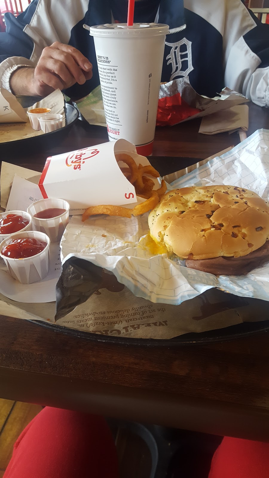 Arbys | 2431 S Telegraph Rd, Dearborn, MI 48124, USA | Phone: (313) 561-8357