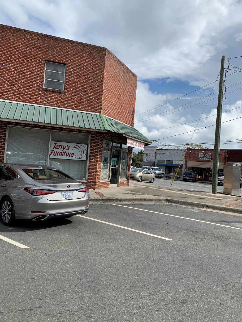 Terrys Furniture | 101 E Dalton Rd, King, NC 27021, USA | Phone: (336) 983-4869