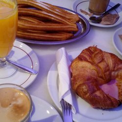 Churrería-Chocolatería Las Farolas | C. Mayor, 11, Centro, 28013 Madrid, Spain | Phone: 913 66 02 44