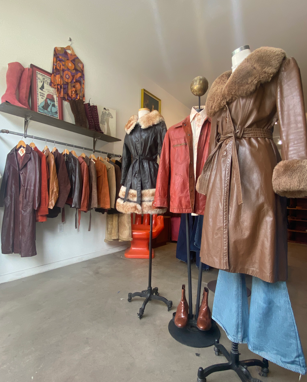 LOOK Vintage | 1459 Sunset Blvd, Los Angeles, CA 90026, USA | Phone: (213) 537-0941