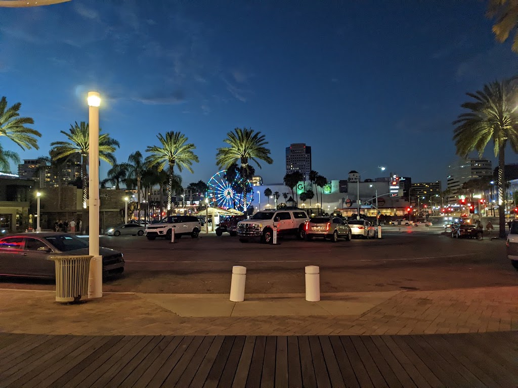 Gladstones Long Beach | 330 S Pine Ave, Long Beach, CA 90802, USA | Phone: (562) 432-8588