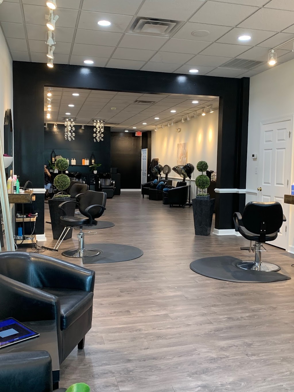 HAIR ON MAIN SALON | 6655 Main St, Gloucester, VA 23061, USA | Phone: (804) 699-3206