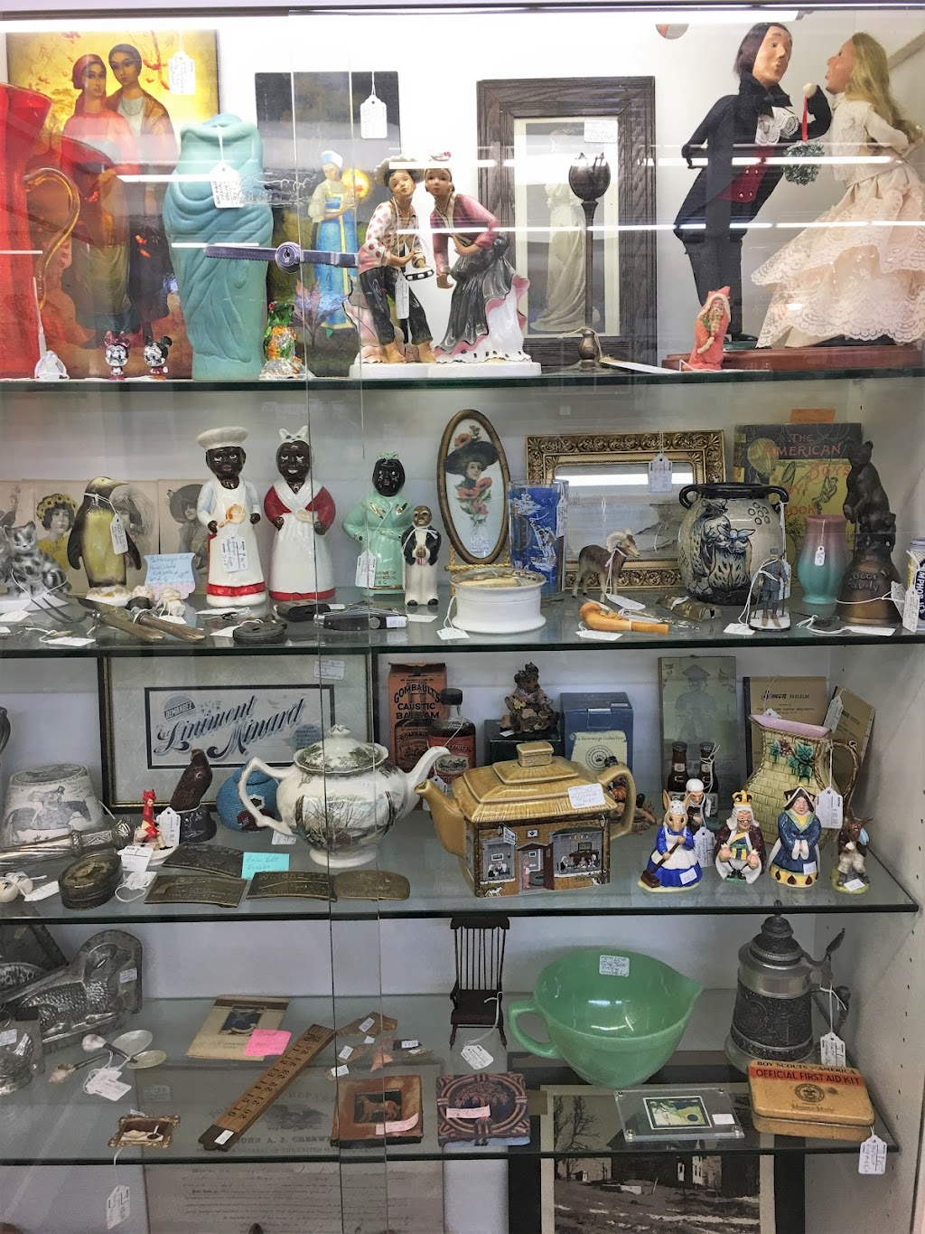 Clarence Hollow Antique Mall & Bonadio Country Store | 11111 Main St, Clarence, NY 14031, USA | Phone: (716) 759-8538